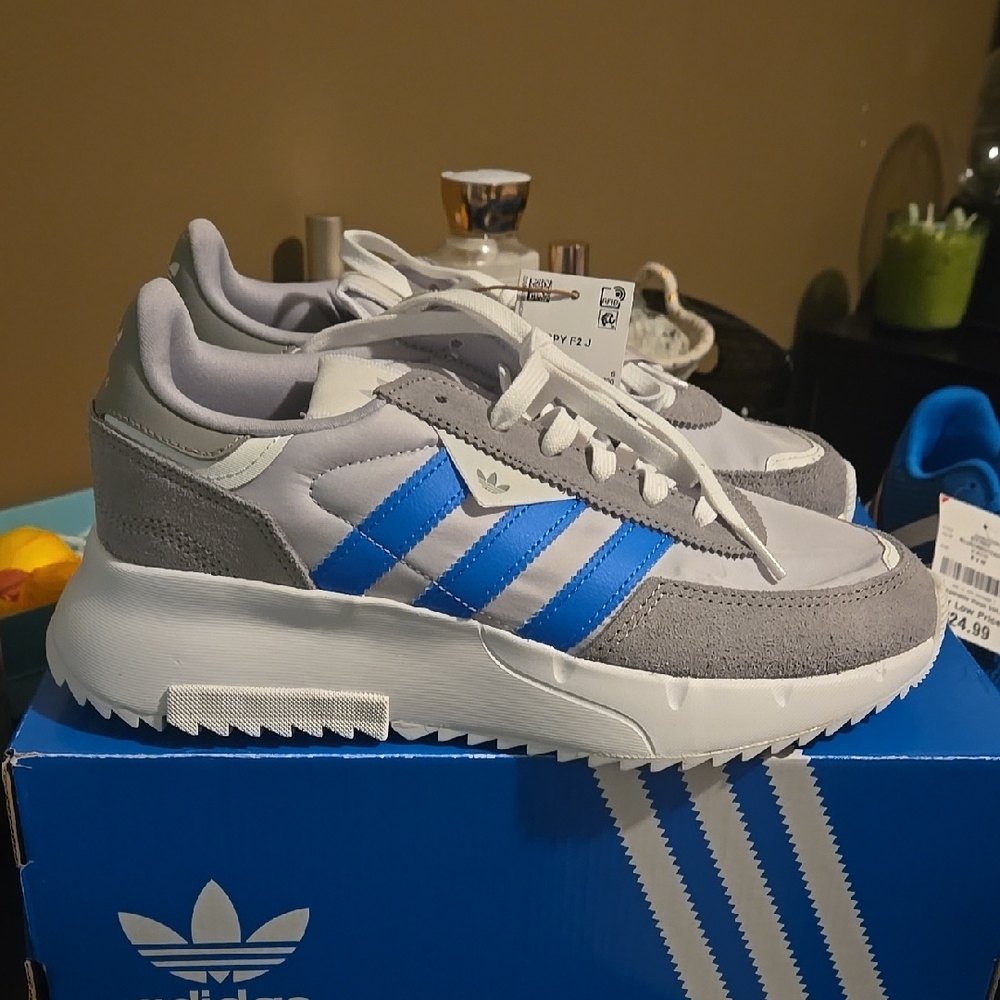 Brand new - Size 6.5 Youth Adidas sneakers